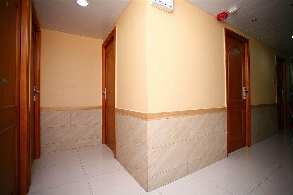Me Easy Hostel Hong Kong Exterior photo