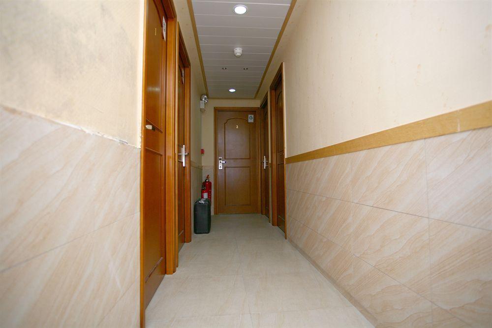 Me Easy Hostel Hong Kong Exterior photo
