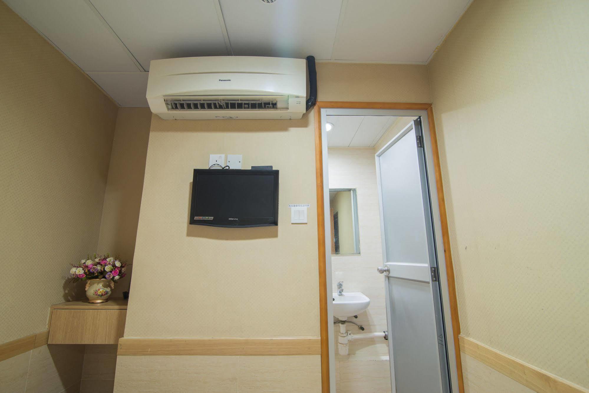 Me Easy Hostel Hong Kong Exterior photo